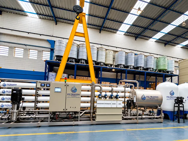 Sistema de osmose reversa industrial fabricado pela Filtrando para água de reposição de torre de resfriamento
